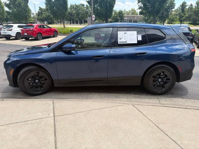 Used 2023 BMW iX xDrive50 w/ Premium Package AWD/4WD image 4