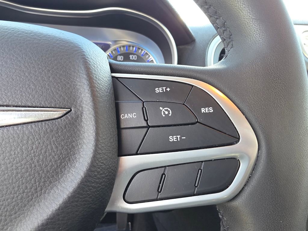 Used 2023 Chrysler 300 Touring w/ Sport Appearance Package image 27