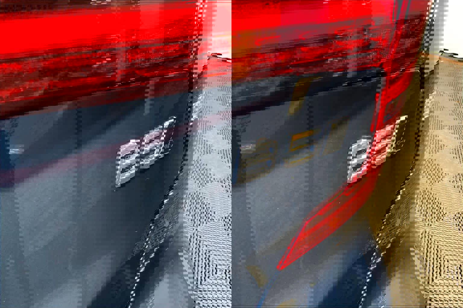 Used 2022 Volvo S60 B5 Momentum w/ Premium Package image 36