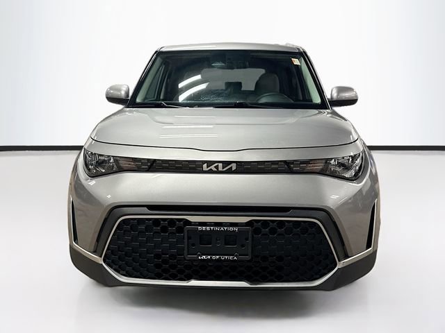 Used 2023 Kia Soul LX w/ LX Technology Package FWD image 2