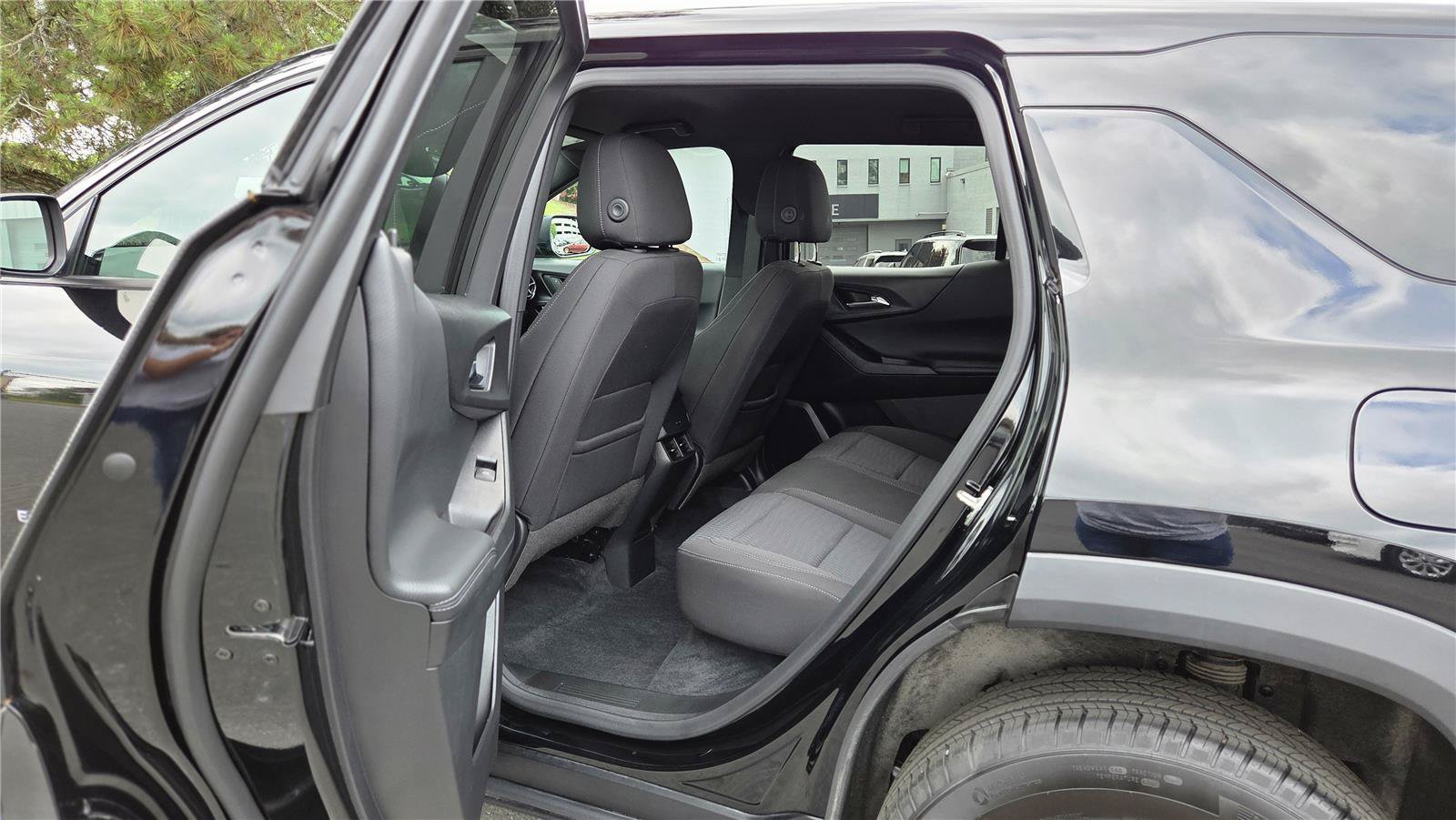 Used 2025 Chevrolet Equinox LT AWD/4WD image 27