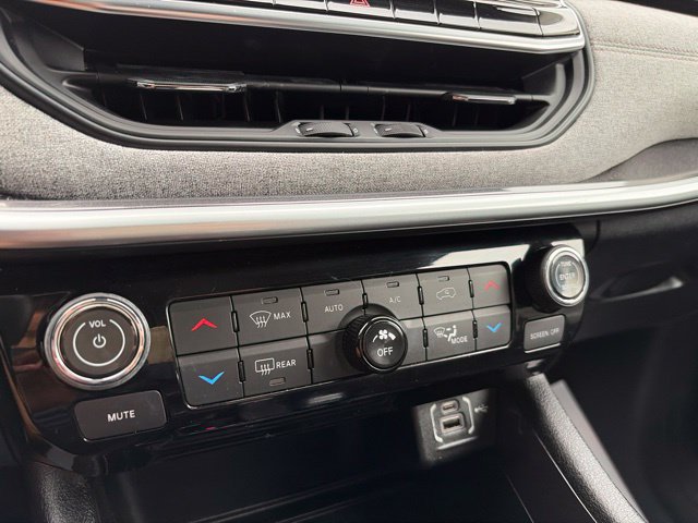 Used 2022 Jeep Compass Latitude AWD/4WD image 15