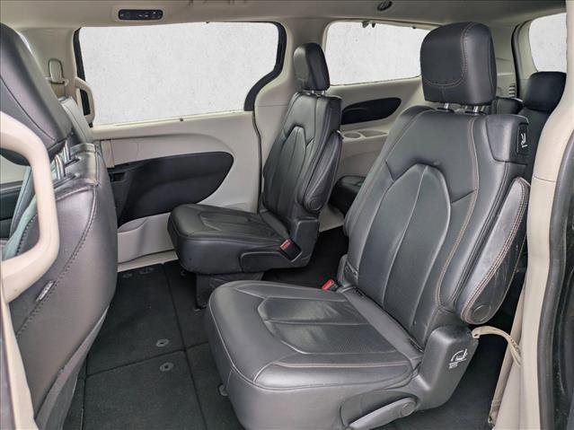 Used 2020 Chrysler Pacifica Touring-L FWD image 14