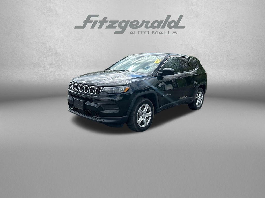 Used 2023 Jeep Compass Sport image 3