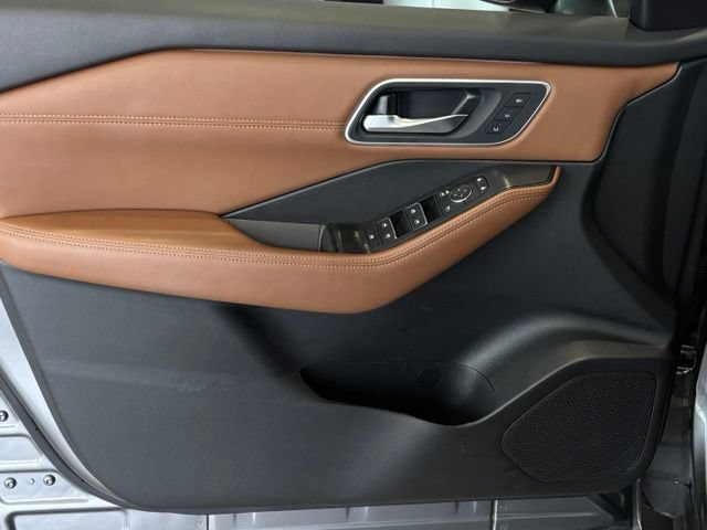 Used 2024 Nissan Rogue Platinum w/ Platinum Premium Package FWD image 15