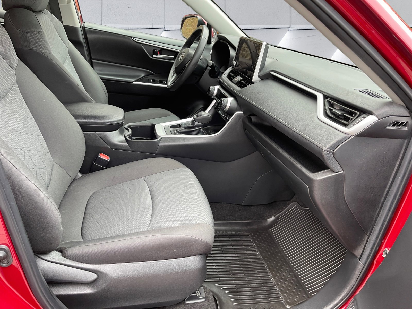 Used 2023 Toyota RAV4 XLE w/ Convenience Package image 16