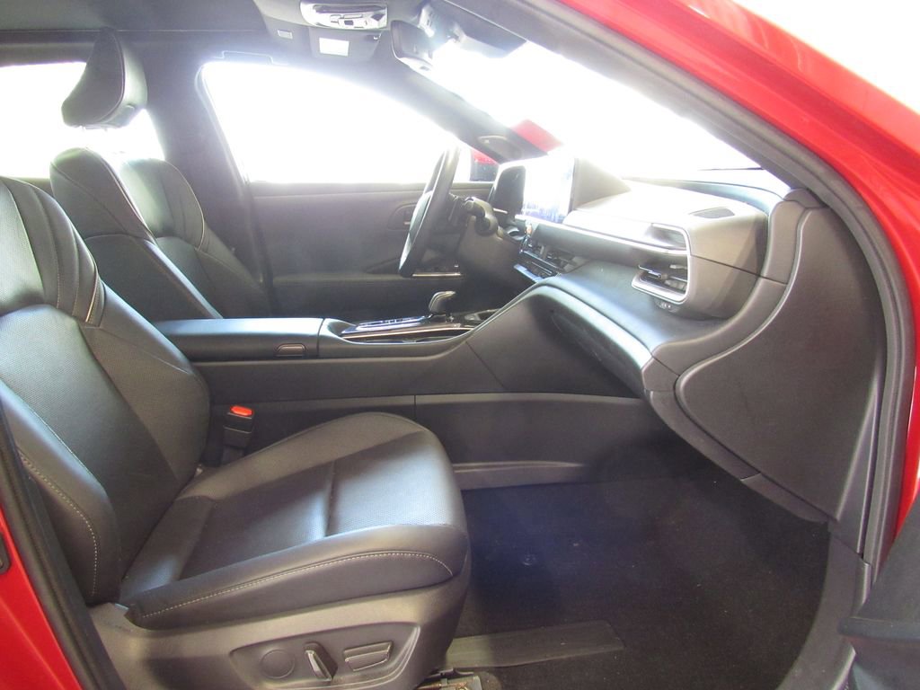 Used 2024 Toyota Crown Platinum AWD/4WD image 19