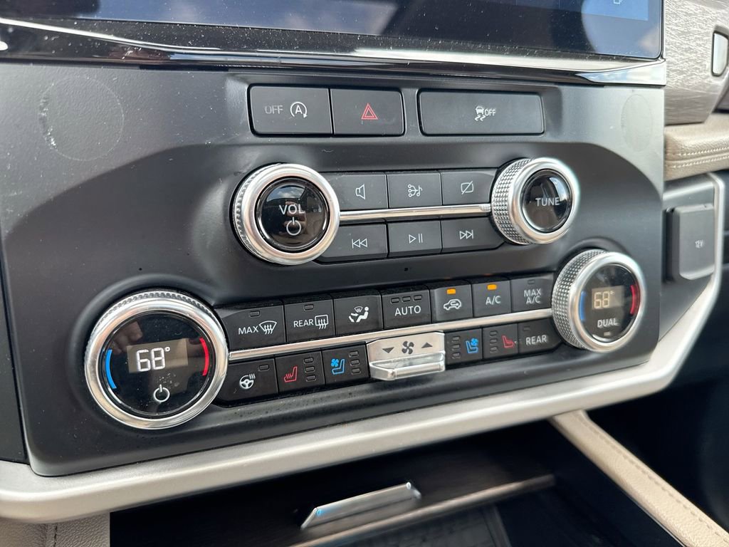 Used 2024 Ford Expedition Limited image 17