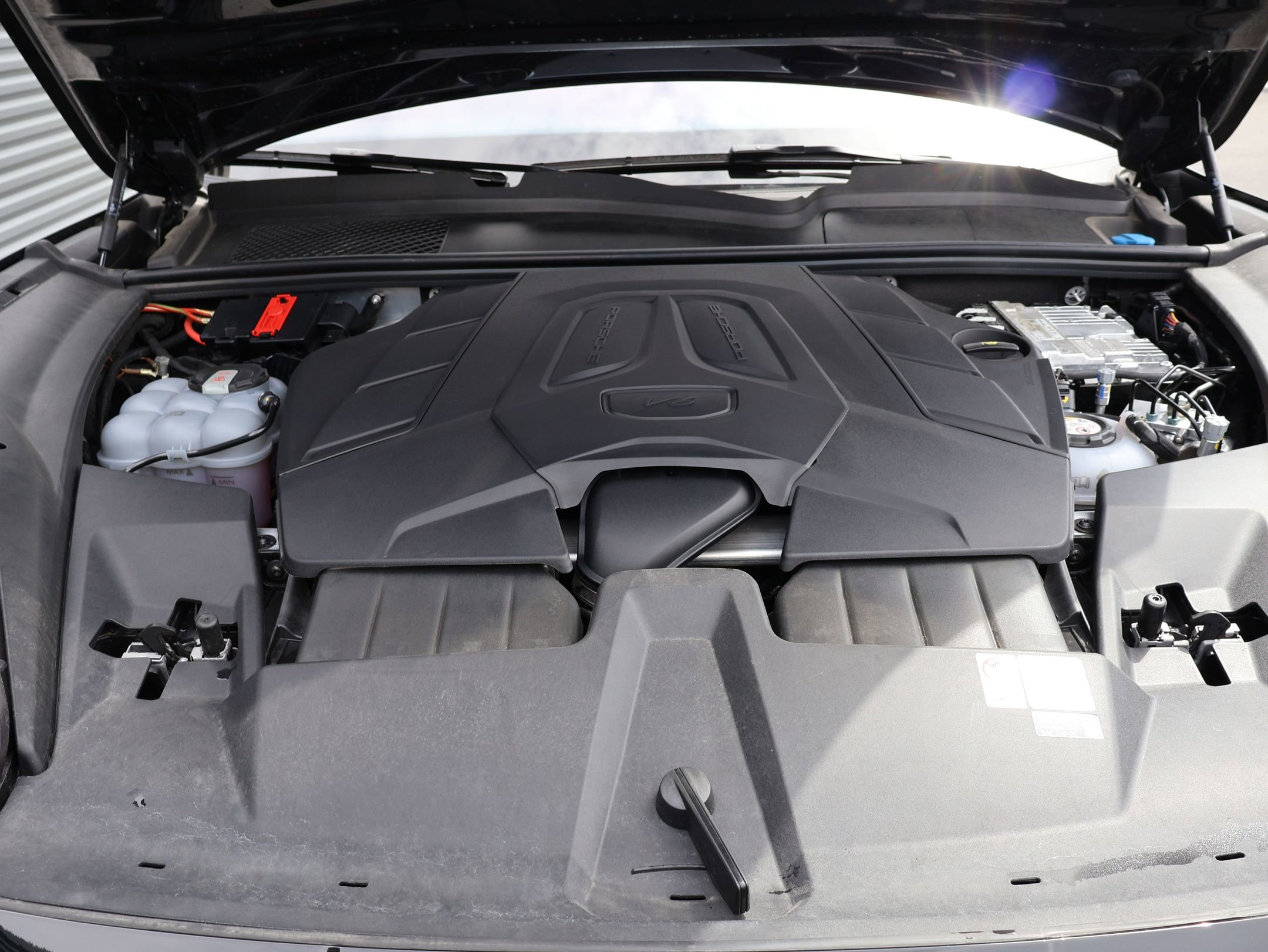 Used 2025 Porsche Cayenne E-Hybrid image 28