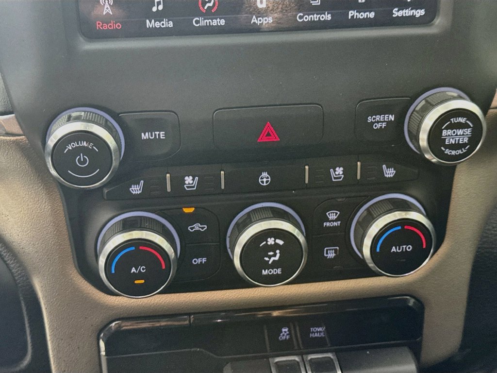 Used 2019 RAM 1500 Laramie AWD/4WD image 18