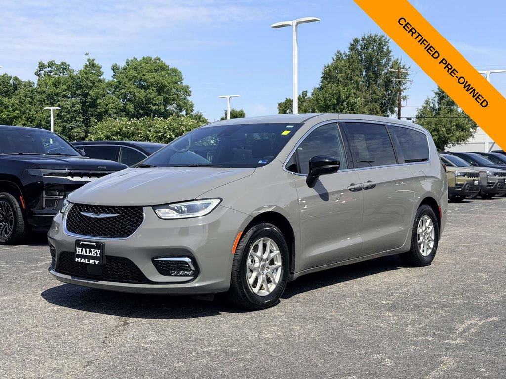 Certified 2025 Chrysler Pacifica Select FWD image 5