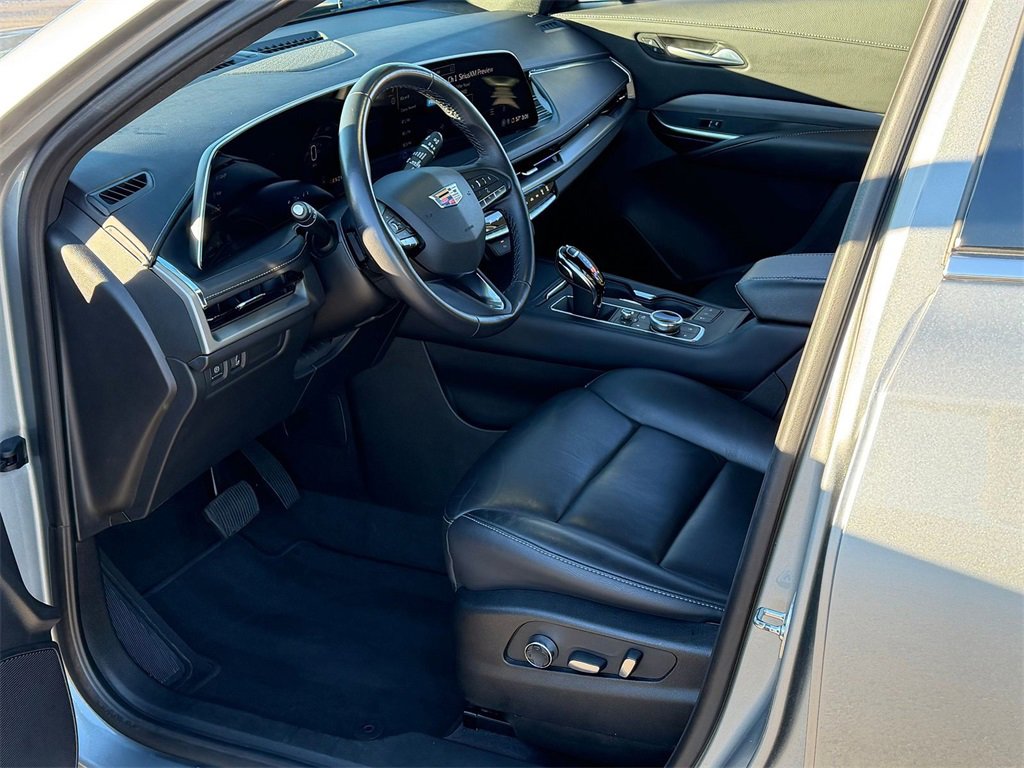 Used 2024 Cadillac XT4 Premium Luxury image 9