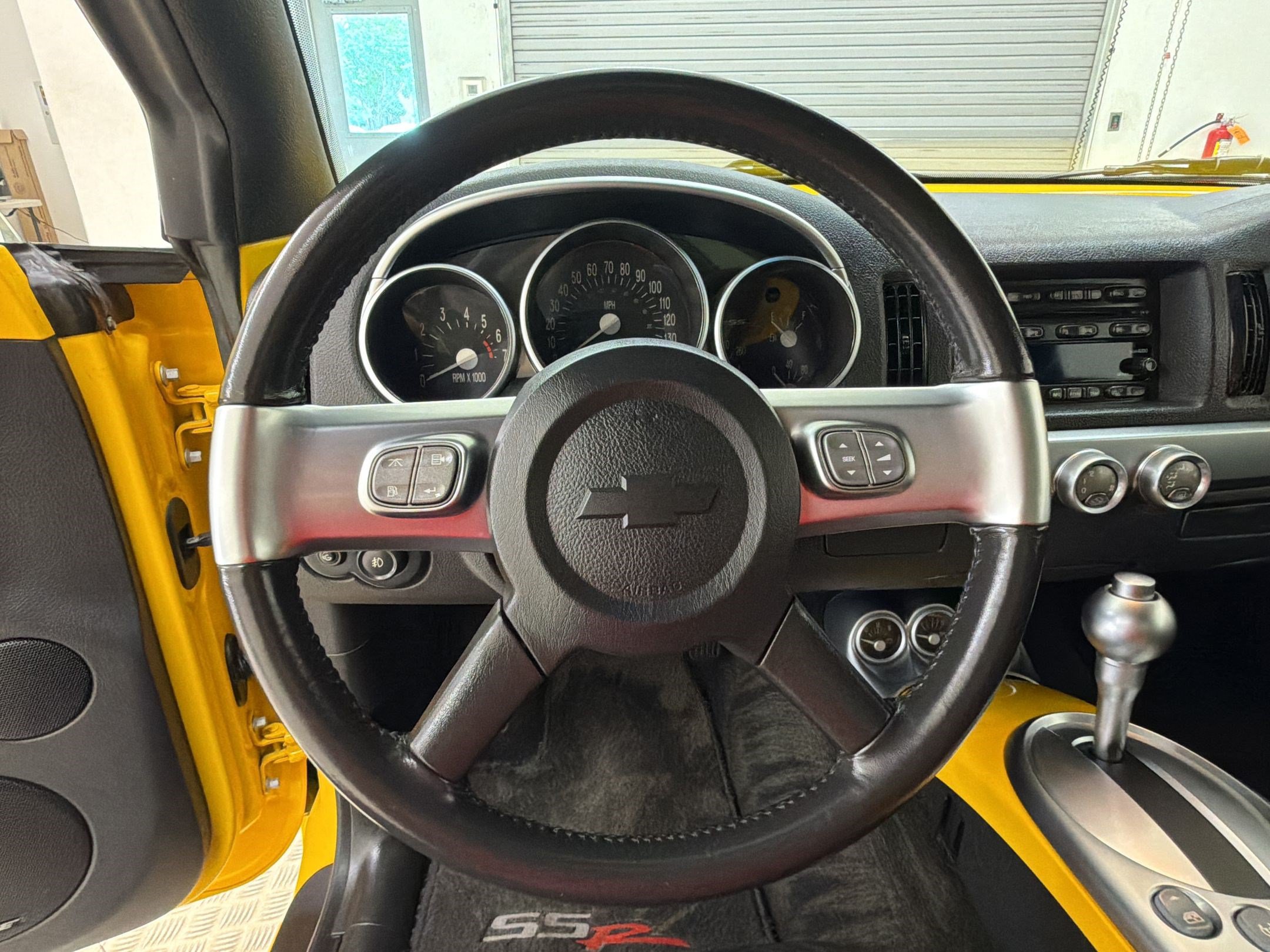 Used 2004 Chevrolet SSR w/ Preferred Equipment Group RWD image 22