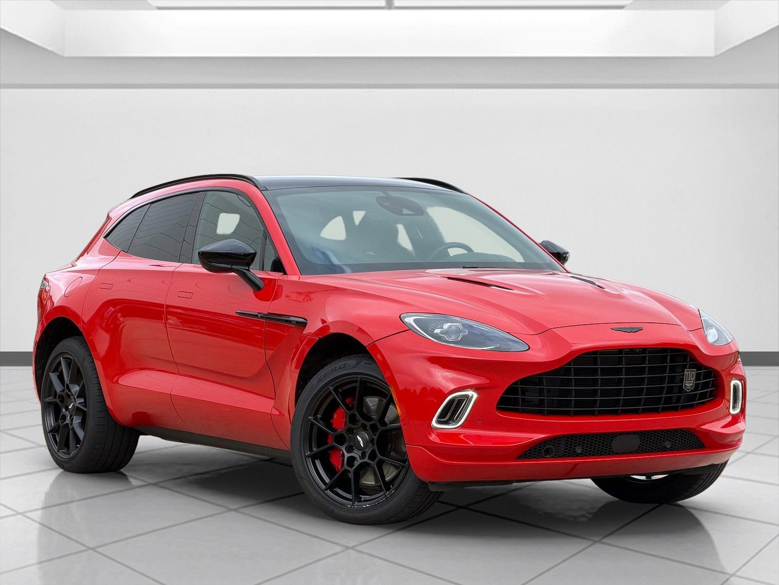Used 2023 Aston Martin DBX image 1