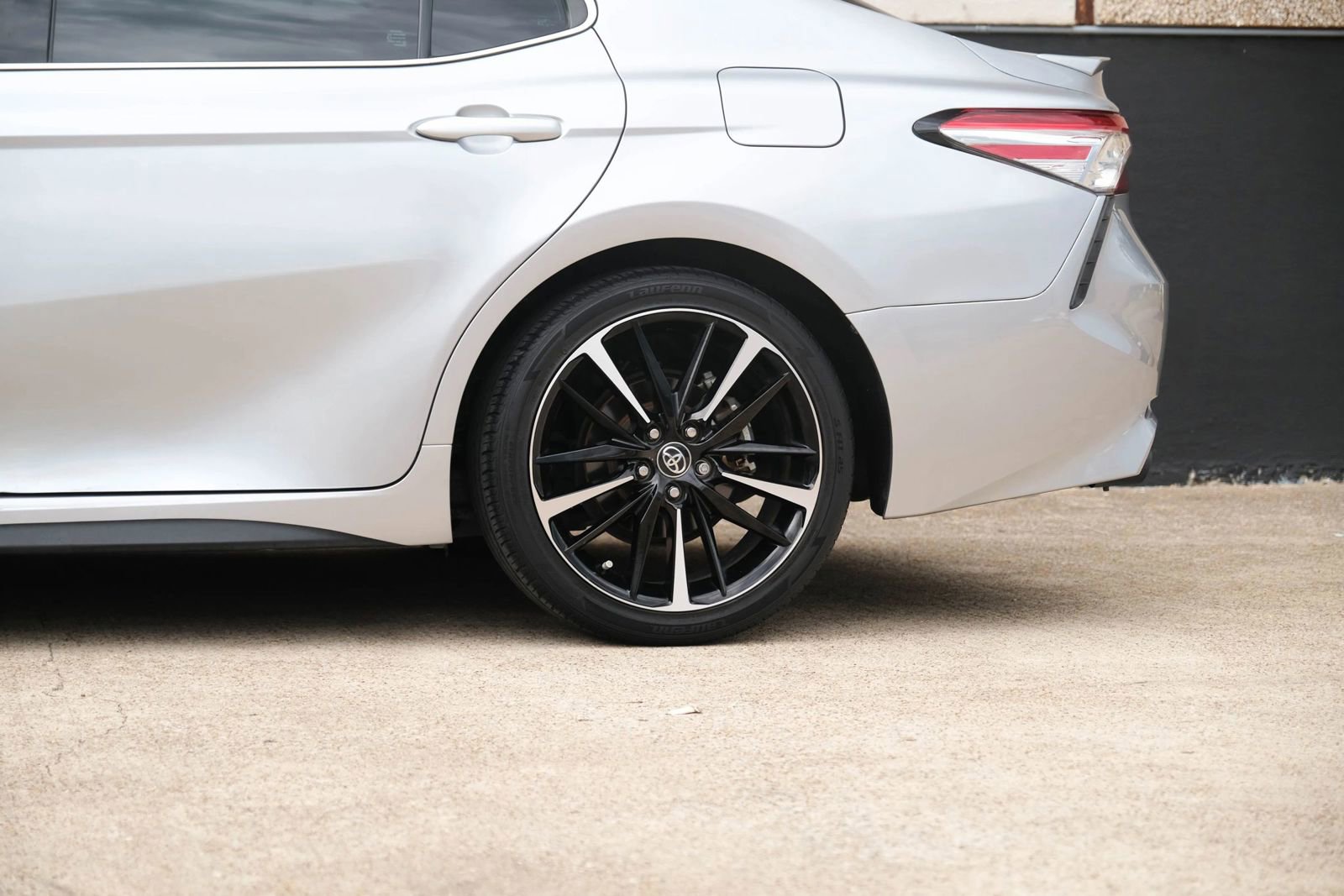 Used 2020 Toyota Camry XSE image 10