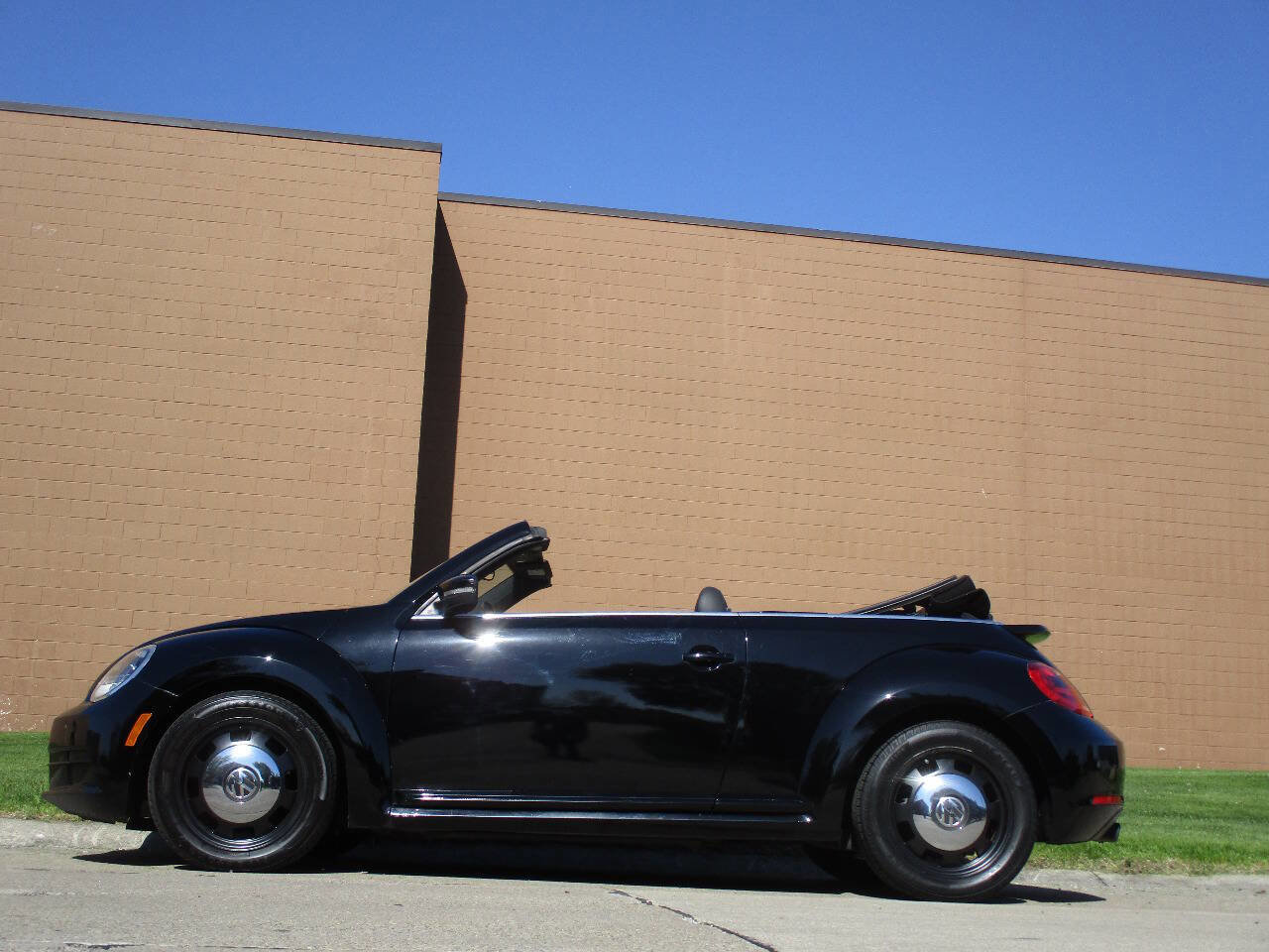 Used 2013 Volkswagen Beetle 2.5 FWD image 16