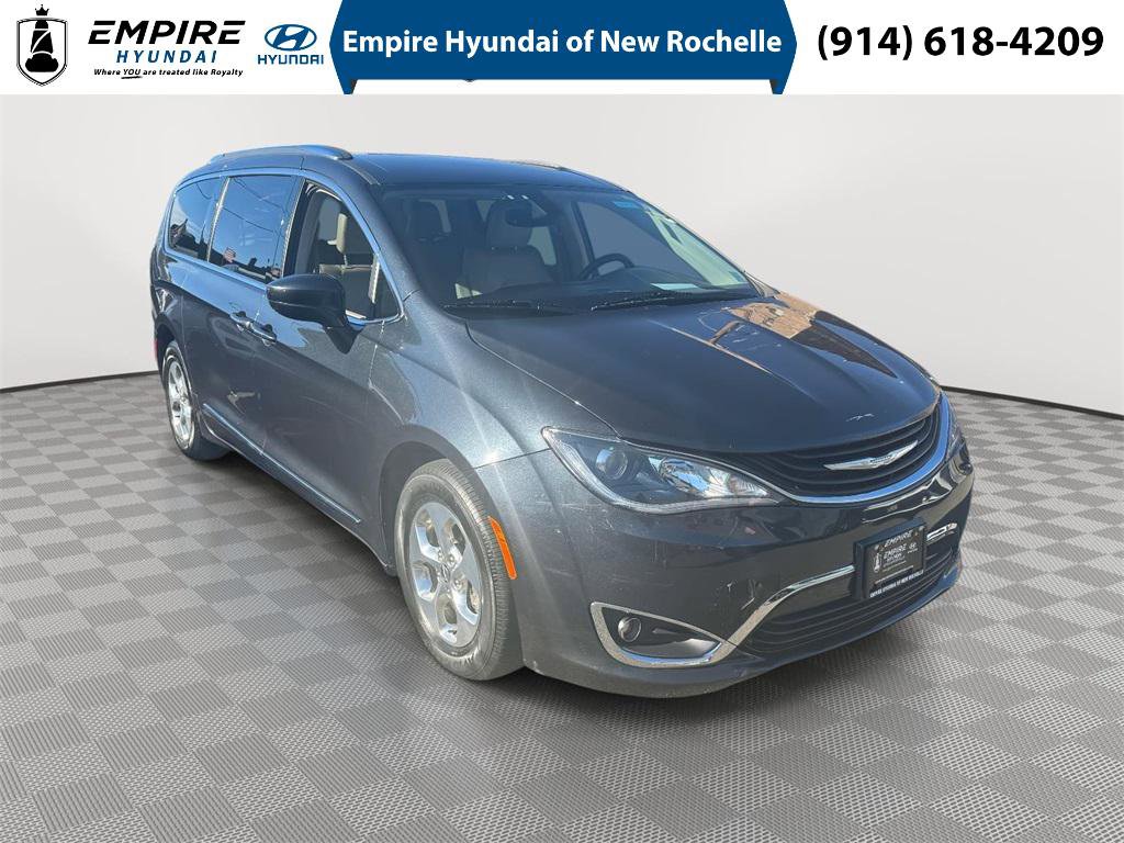 Used 2019 Chrysler Pacifica Touring-L image 1
