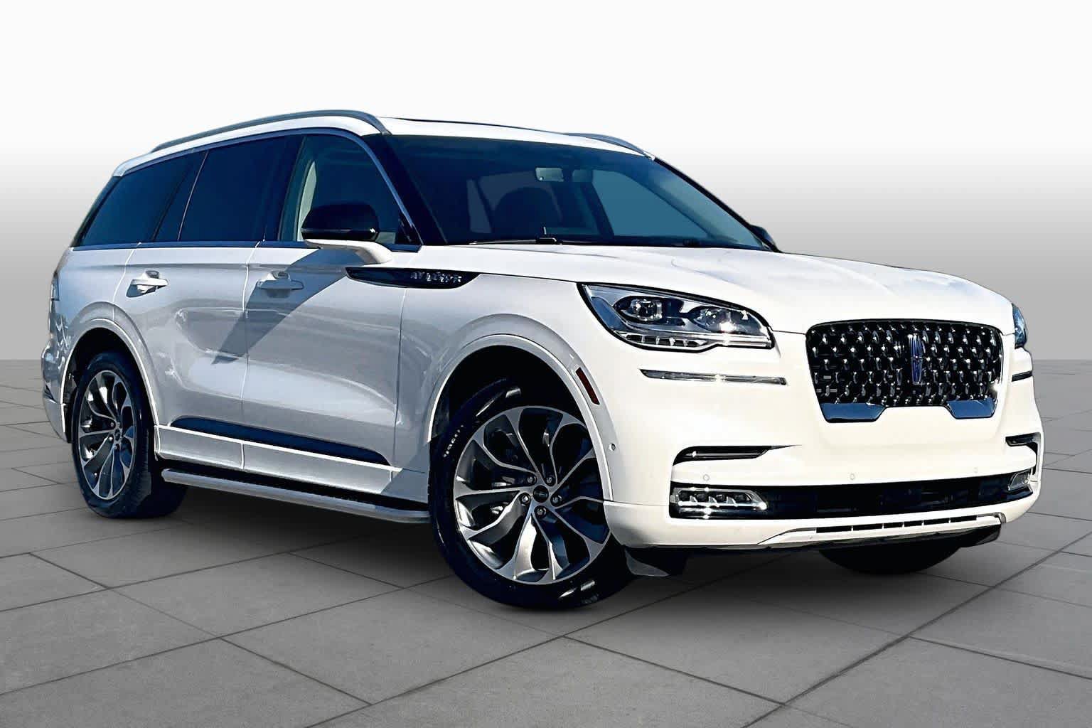 Used 2023 Lincoln Aviator Grand Touring w/ Equipment Group 301A AWD/4WD image 2