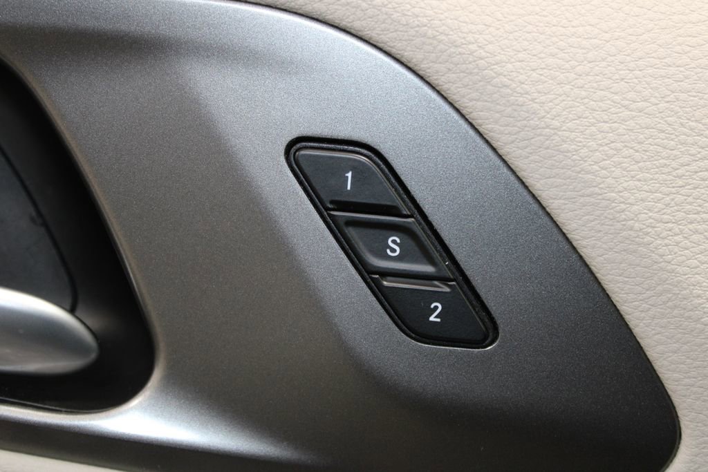 Used 2024 Chrysler Pacifica Touring-L image 48