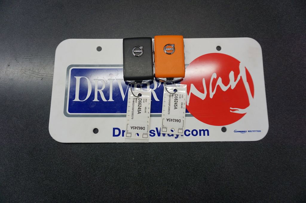 Used 2023 Volvo XC40 B4 Ultimate w/ Climate Package image 18