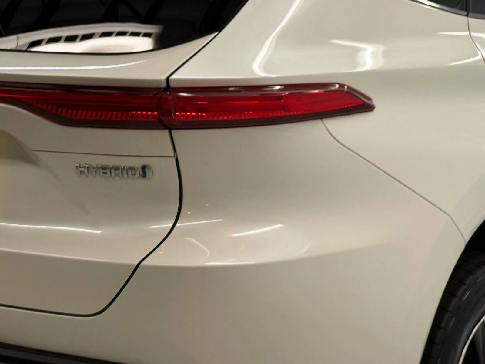 Used 2021 Toyota Venza LE image 10