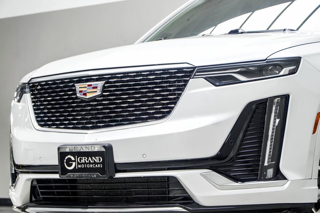 Used 2022 Cadillac XT6 Premium Luxury AWD/4WD image 2