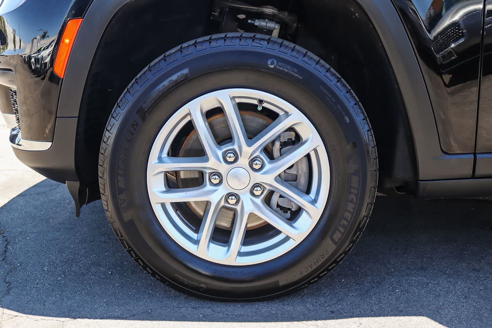 Used 2025 Jeep Grand Cherokee L Laredo RWD image 10