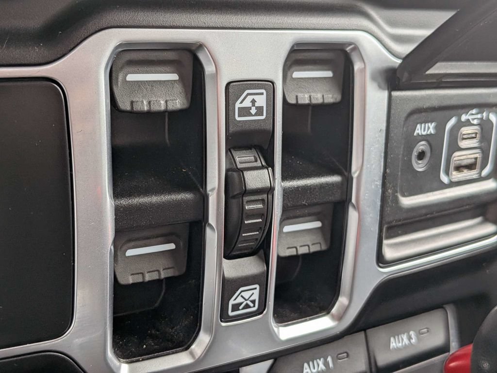 Used 2020 Jeep Gladiator Overland AWD/4WD image 28
