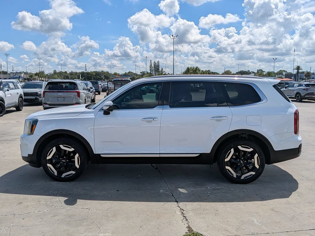 Certified 2024 Kia Telluride S FWD image 5
