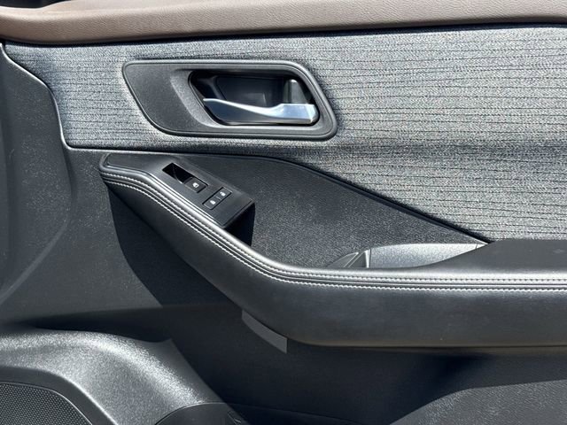 Used 2023 Nissan Rogue SV FWD image 26