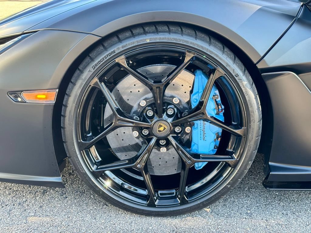 Used 2025 Lamborghini Revuelto AWD/4WD image 16