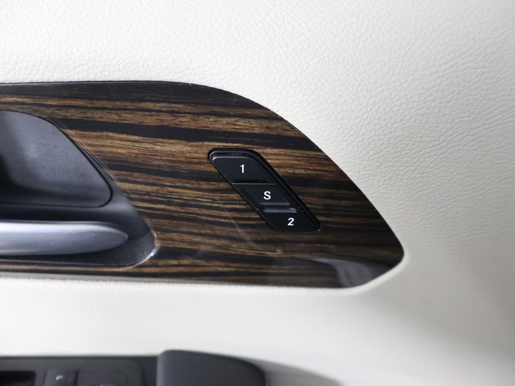 Used 2024 Chrysler Pacifica Limited FWD image 40