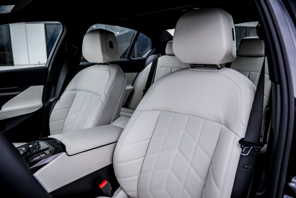 Used 2026 BMW 530i xDrive w/ M Sport Package image 20