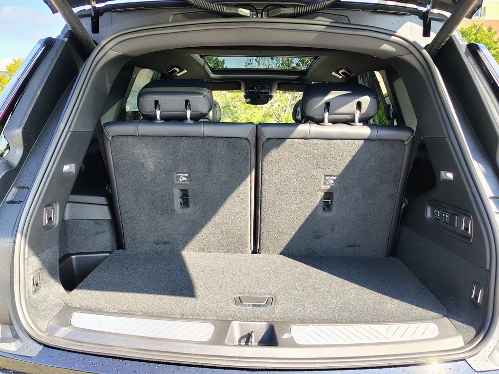New 2027 Cadillac Vistiq Premium Luxury w/ LPO, Floor Liner Package AWD/4WD image 17