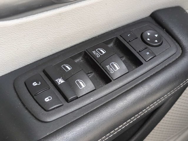 Used 2023 Chrysler Pacifica Touring-L FWD image 24