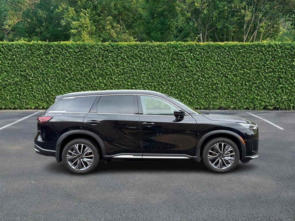 Used 2026 INFINITI QX60 Luxe w/ Family Package AWD/4WD image 2