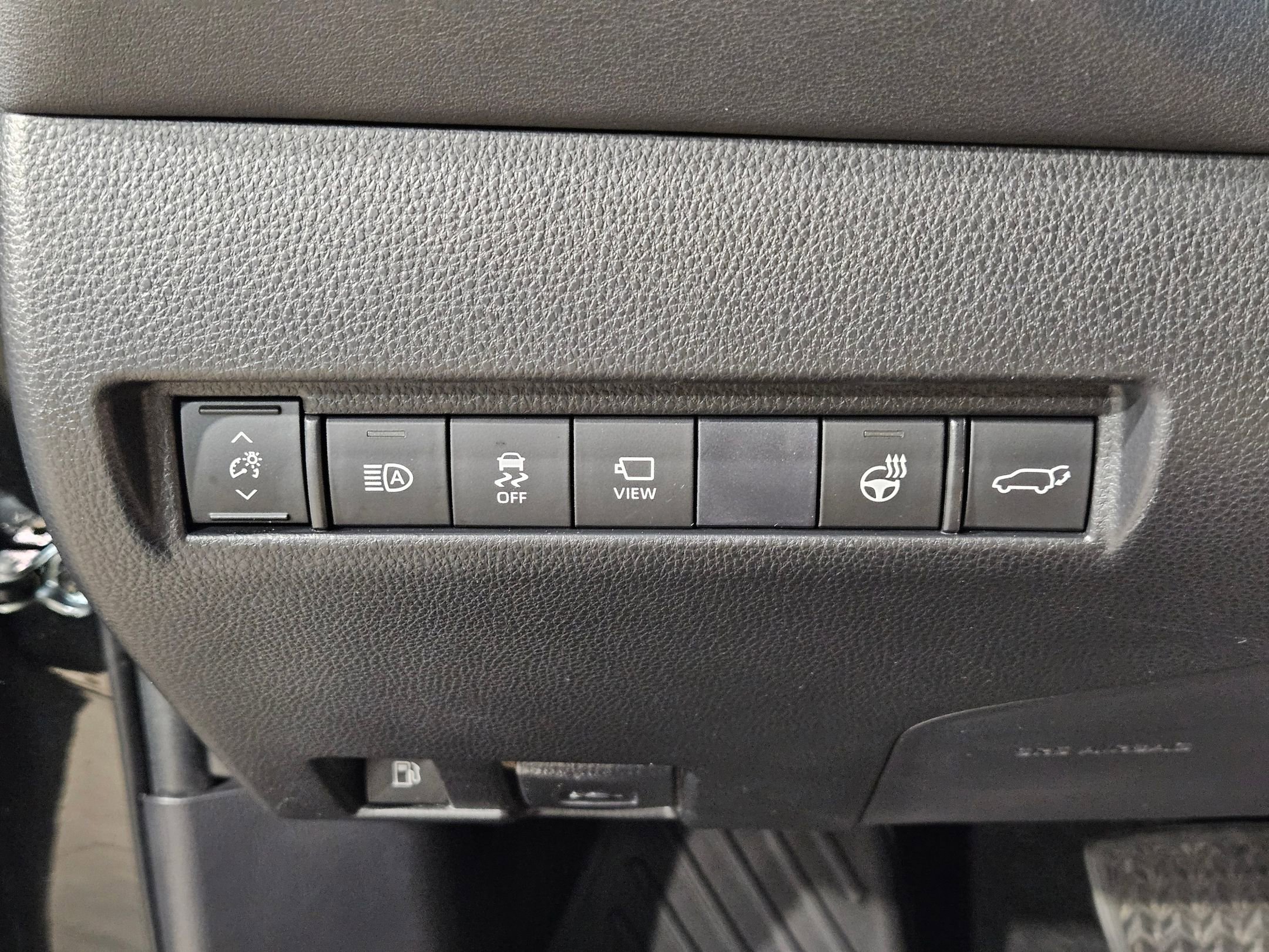Used 2021 Toyota Venza Limited AWD/4WD image 25