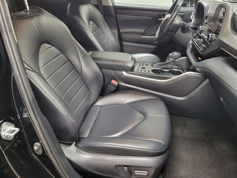 Used 2024 Toyota Highlander XLE AWD/4WD image 43