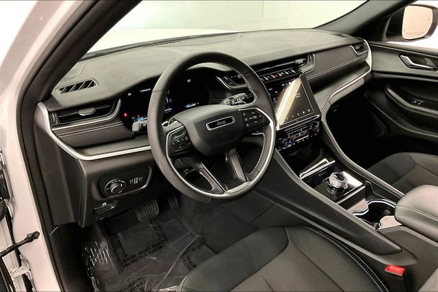 Used 2024 Jeep Grand Cherokee Laredo w/ Luxury Tech Group I image 16