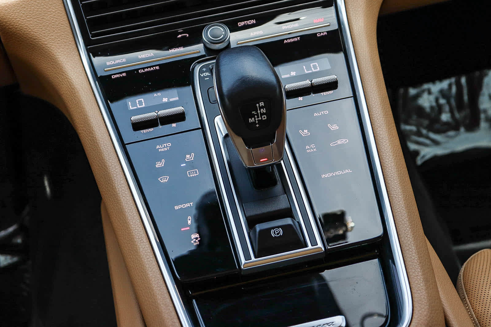 Used 2017 Porsche Panamera 4 AWD/4WD image 19