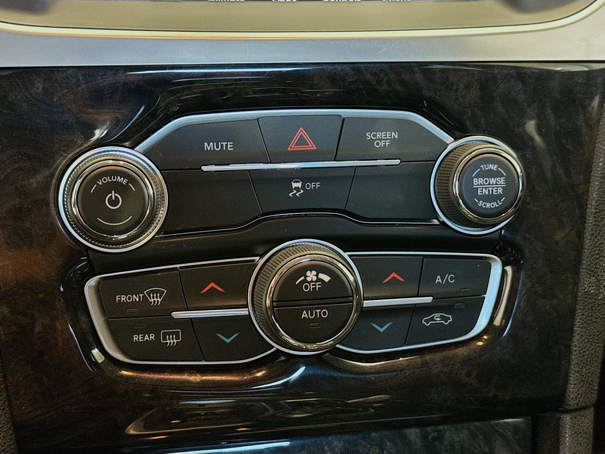 Used 2019 Chrysler 300 Limited image 10