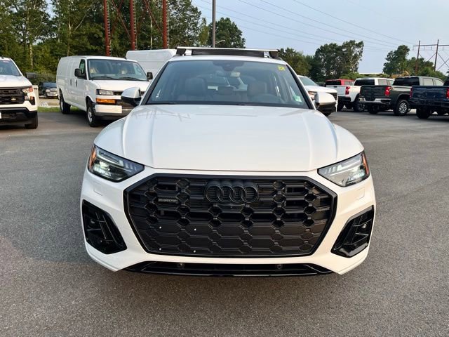 Used 2024 Audi Q5 e Prestige w/ Prestige Package image 3