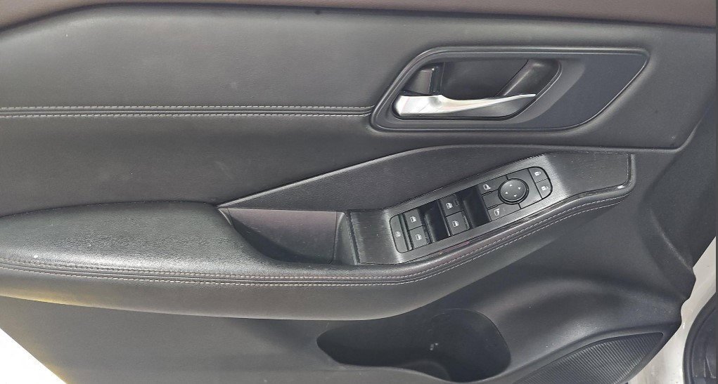 Used 2023 Nissan Rogue SV w/ SV Premium B Package image 12