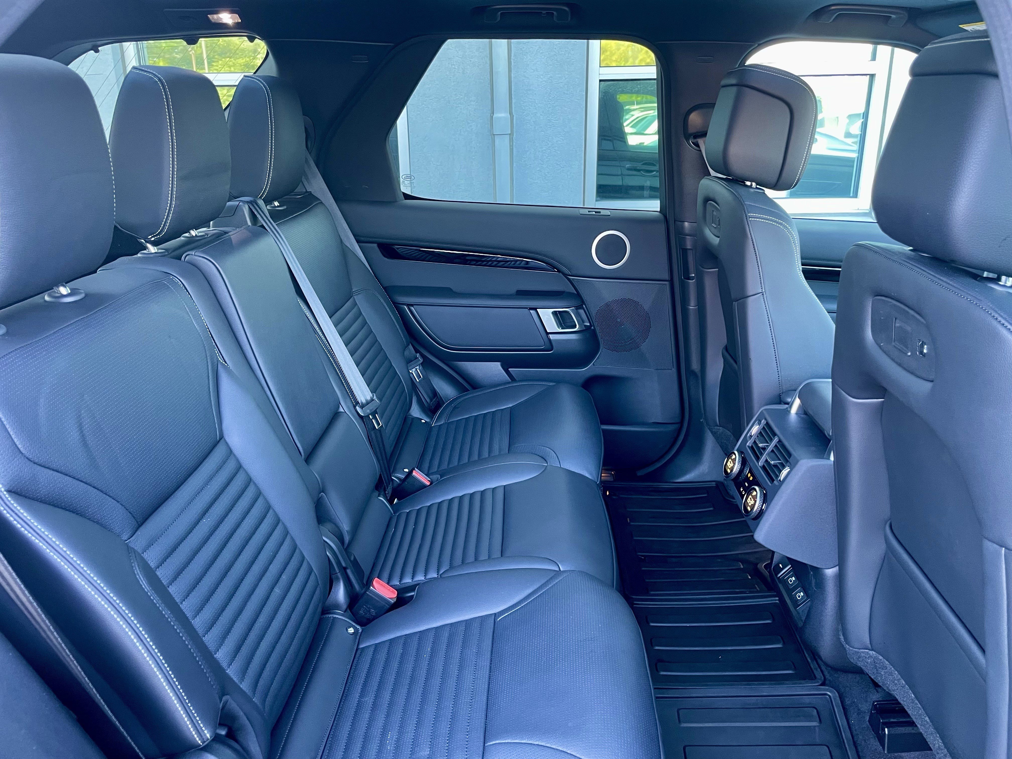 Certified 2024 Land Rover Discovery Dynamic SE image 31