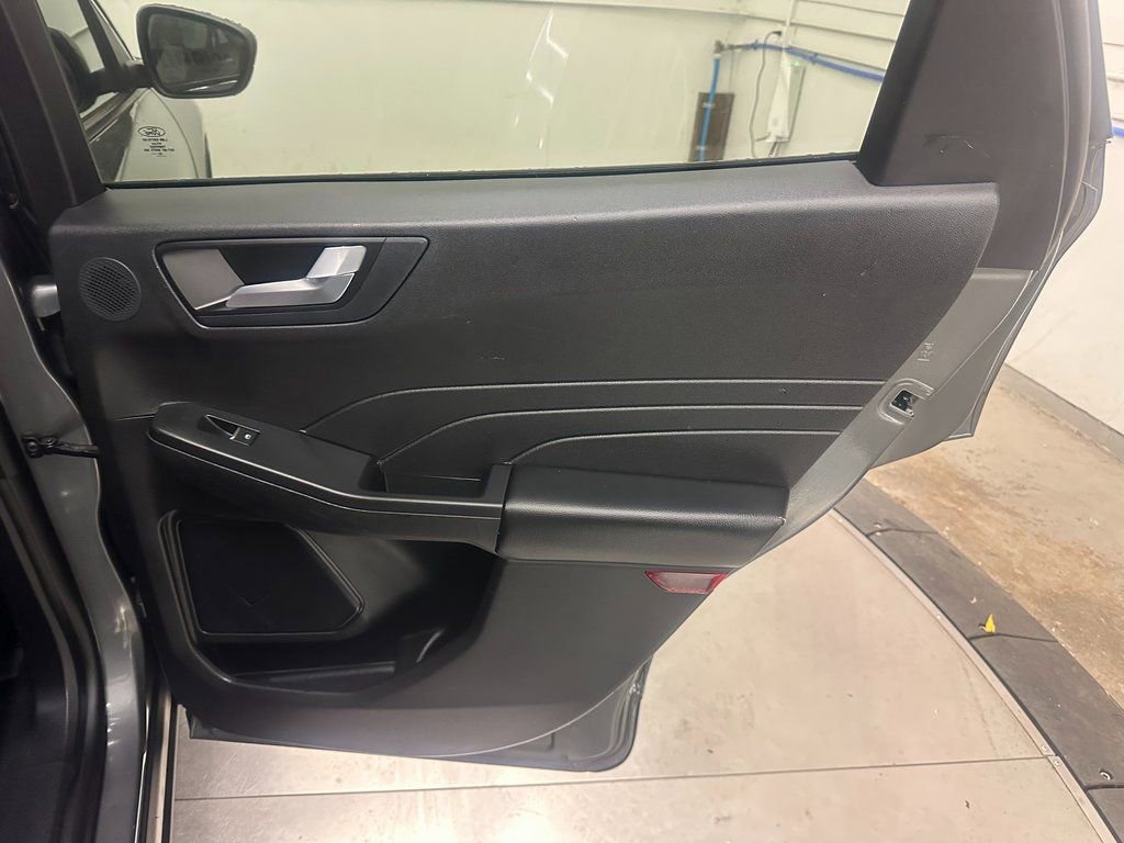 Used 2022 Ford Escape SEL w/ Technology Package image 26