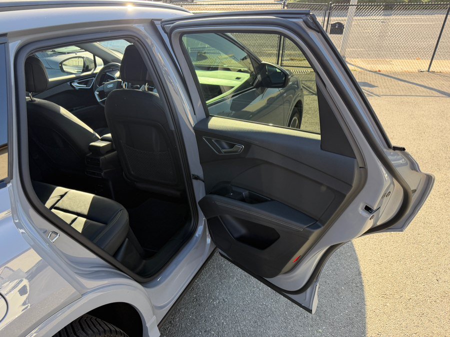 Used 2024 Audi Q4 e-tron Premium Plus w/ Premium Plus AWD/4WD image 37