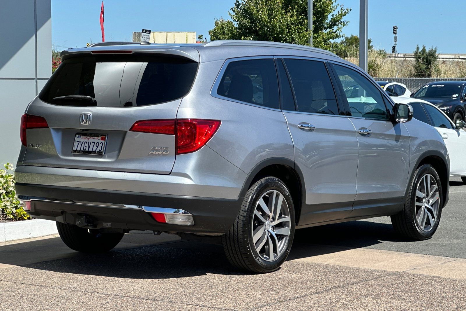 Used 2017 Honda Pilot Elite image 4