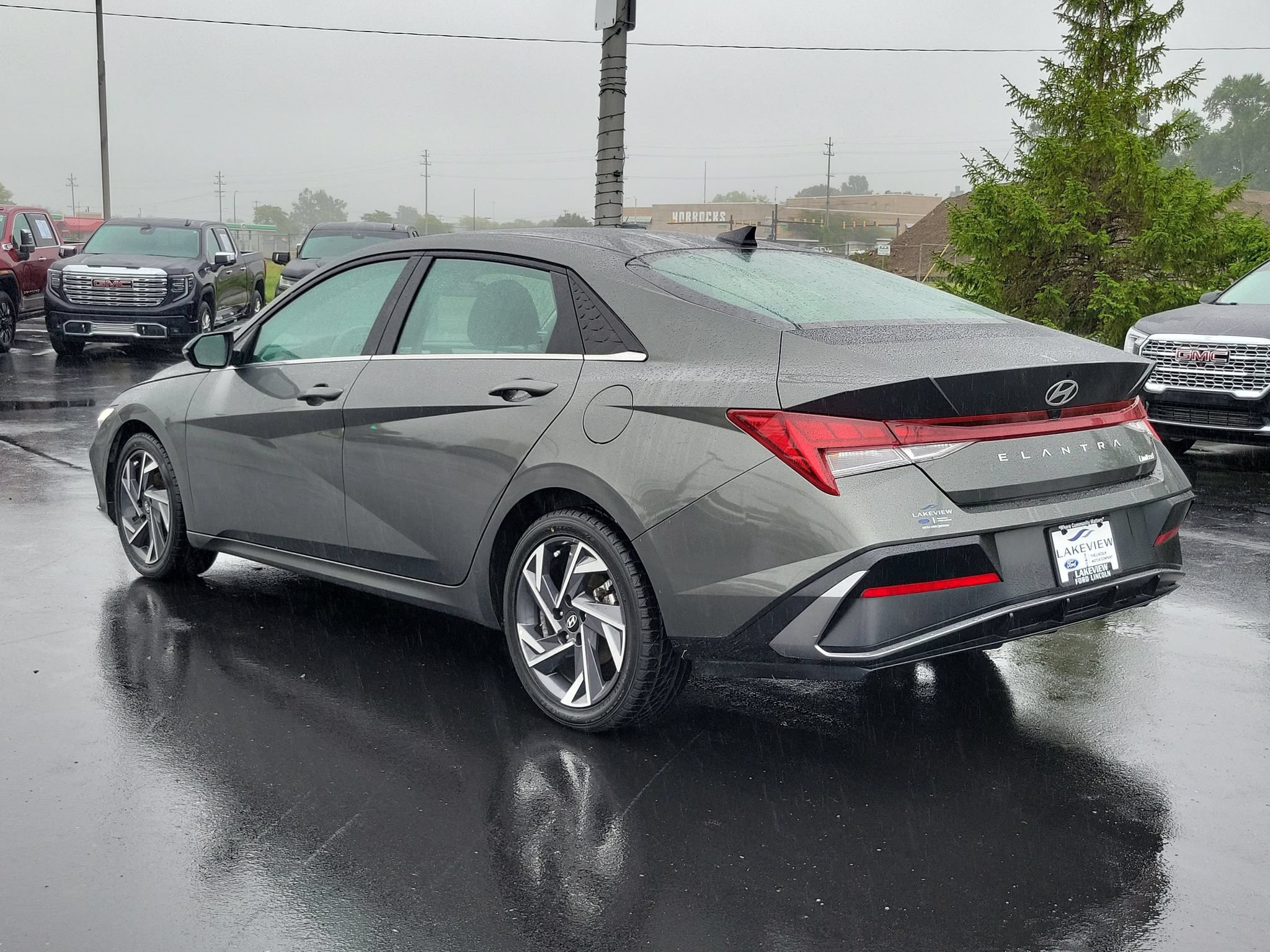Used 2025 Hyundai Elantra Limited FWD image 4