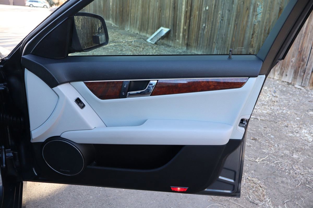 Used 2009 Mercedes-Benz C 300 4MATIC Sedan image 26