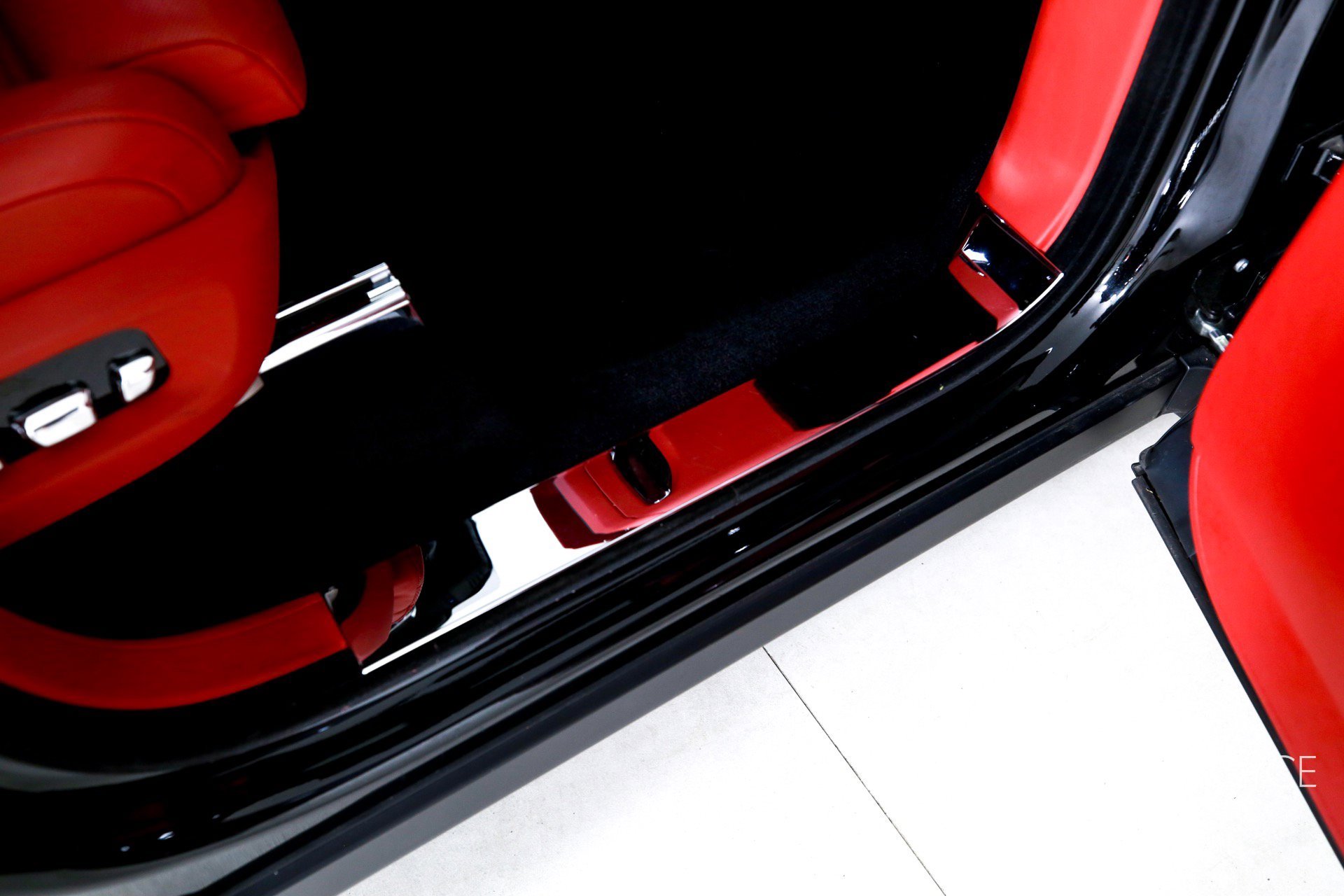 Certified 2022 Rolls-Royce Cullinan w/ Dark Exterior Package image 34